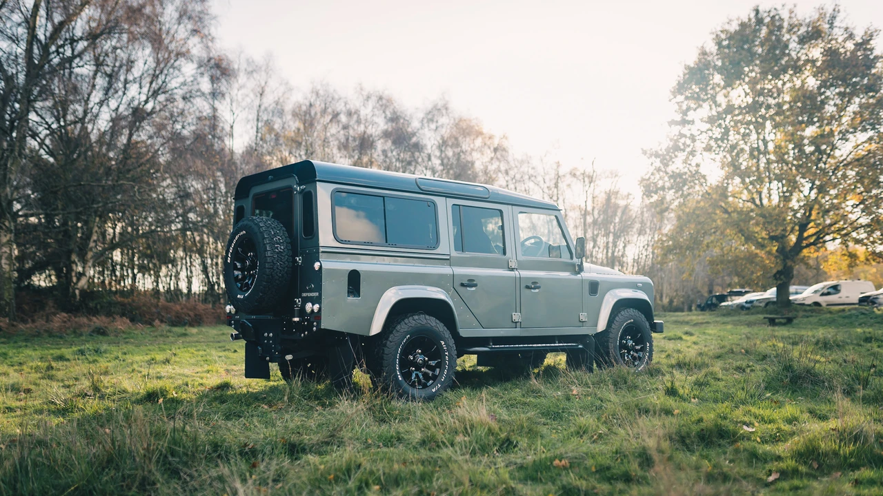 2016 Land Rover Defender 110 - Image 12 of 31
