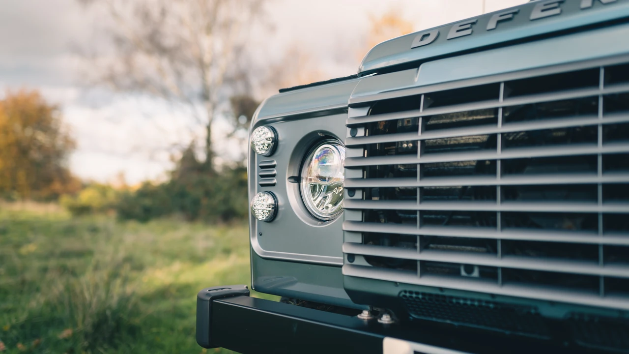 2016 Land Rover Defender 110 - Image 18 of 31