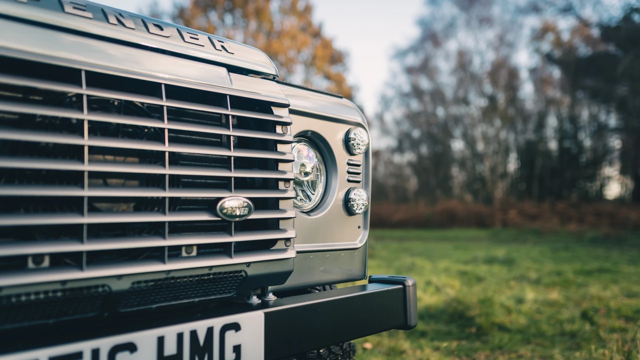 2016 Land Rover Defender 110 - Image 19 of 31