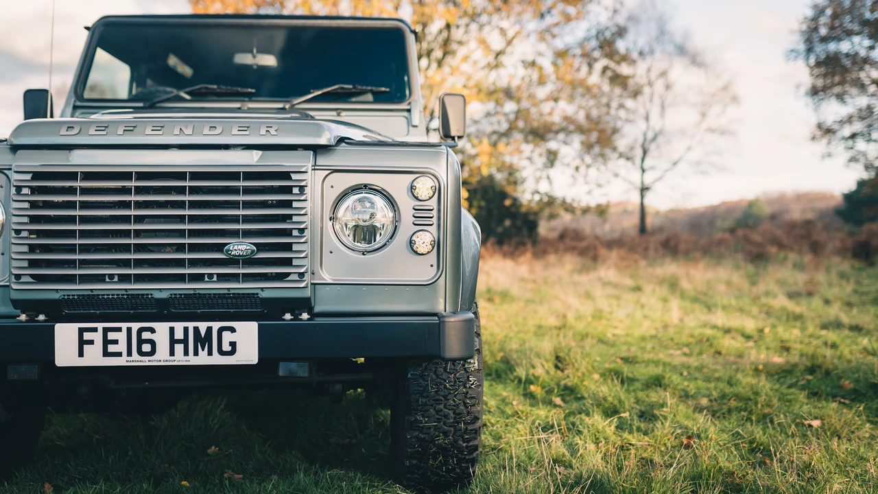 2016 Land Rover Defender 110 - Image 21 of 31