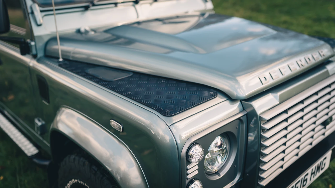 2016 Land Rover Defender 110 - Image 25 of 31