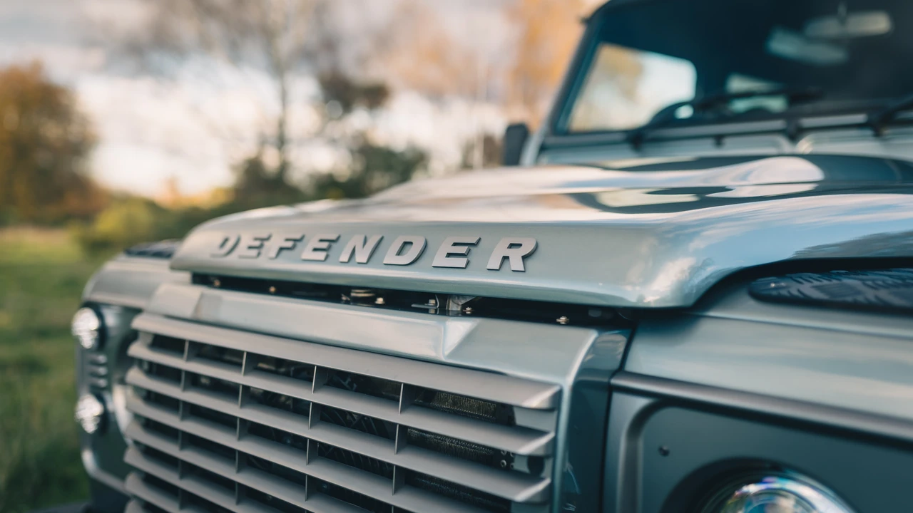 2016 Land Rover Defender 110 - Image 27 of 31