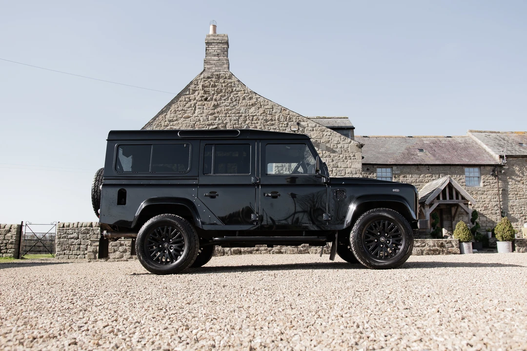 2016 Land Rover Defender 110 - Image 17 of 31