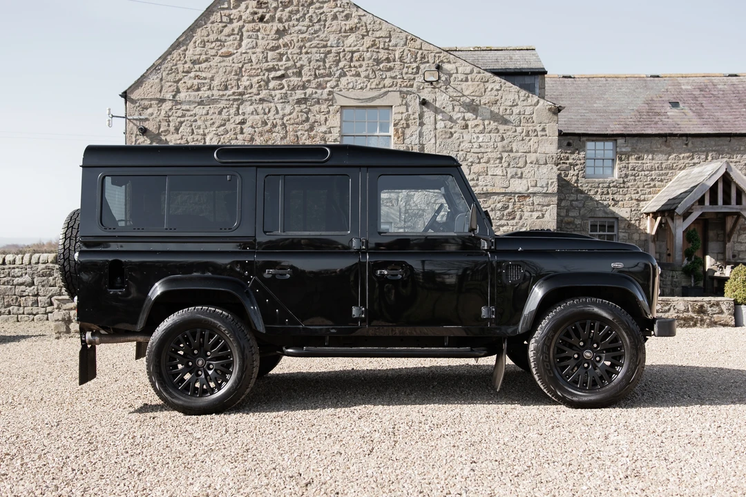 2016 Land Rover Defender 110 - Image 9 of 31