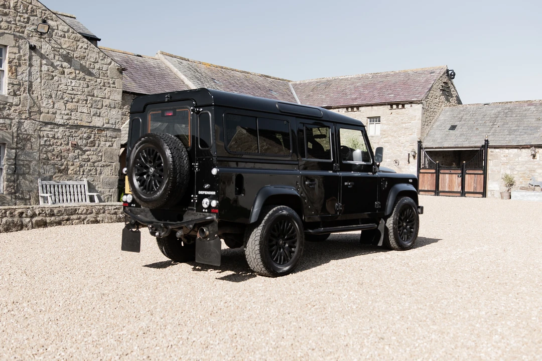 2016 Land Rover Defender 110 - Image 8 of 31