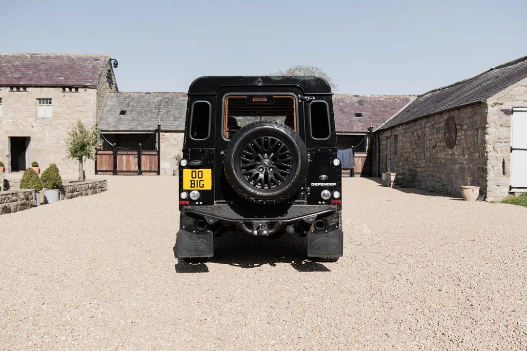 2016 Land Rover Defender 110 - Image 15 of 31