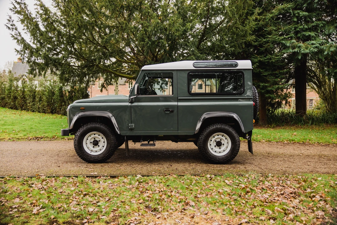 2016 Land Rover Defender 90 - Image 9 of 31