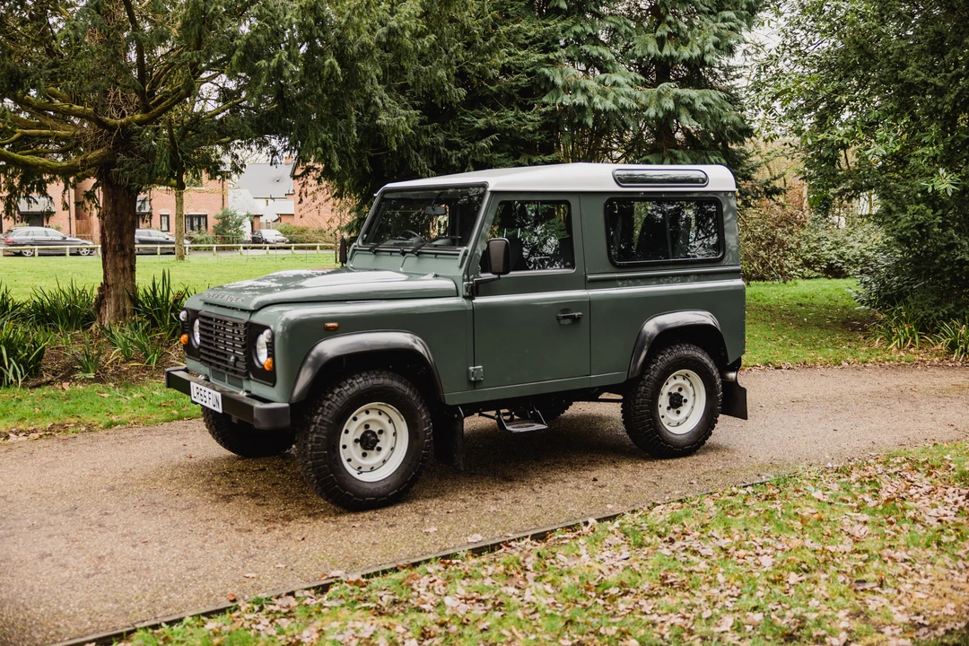 2016 Land Rover Defender 90 - Image 15 of 31