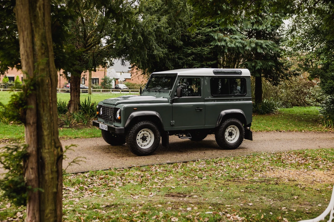 2016 Land Rover Defender 90 - Image 17 of 31