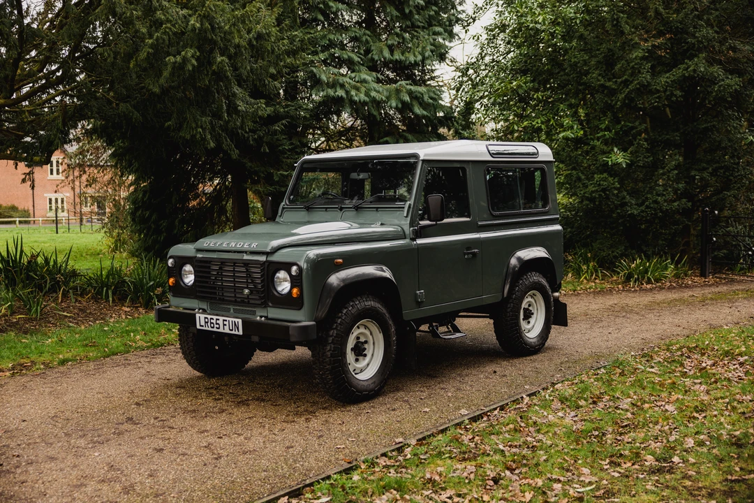 2016 Land Rover Defender 90 - Image 10 of 31