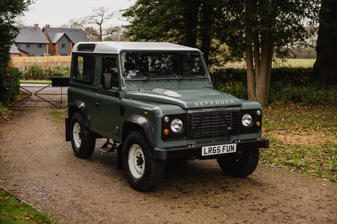 2016 Land Rover Defender 90 - Image 4 of 31