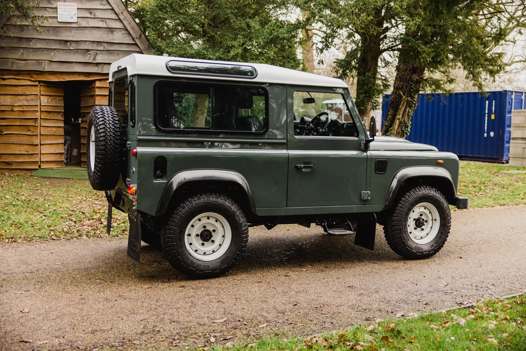 2016 Land Rover Defender 90 - Image 22 of 31