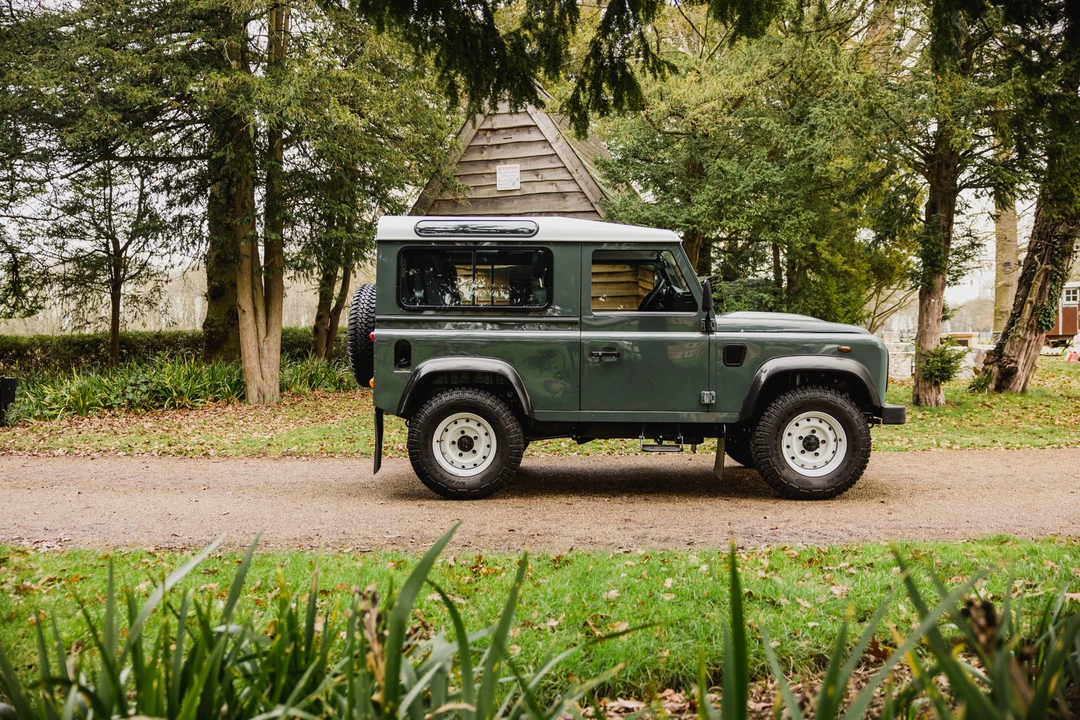 2016 Land Rover Defender 90 - Image 13 of 31