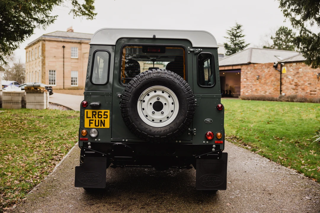 2016 Land Rover Defender 90 - Image 7 of 31