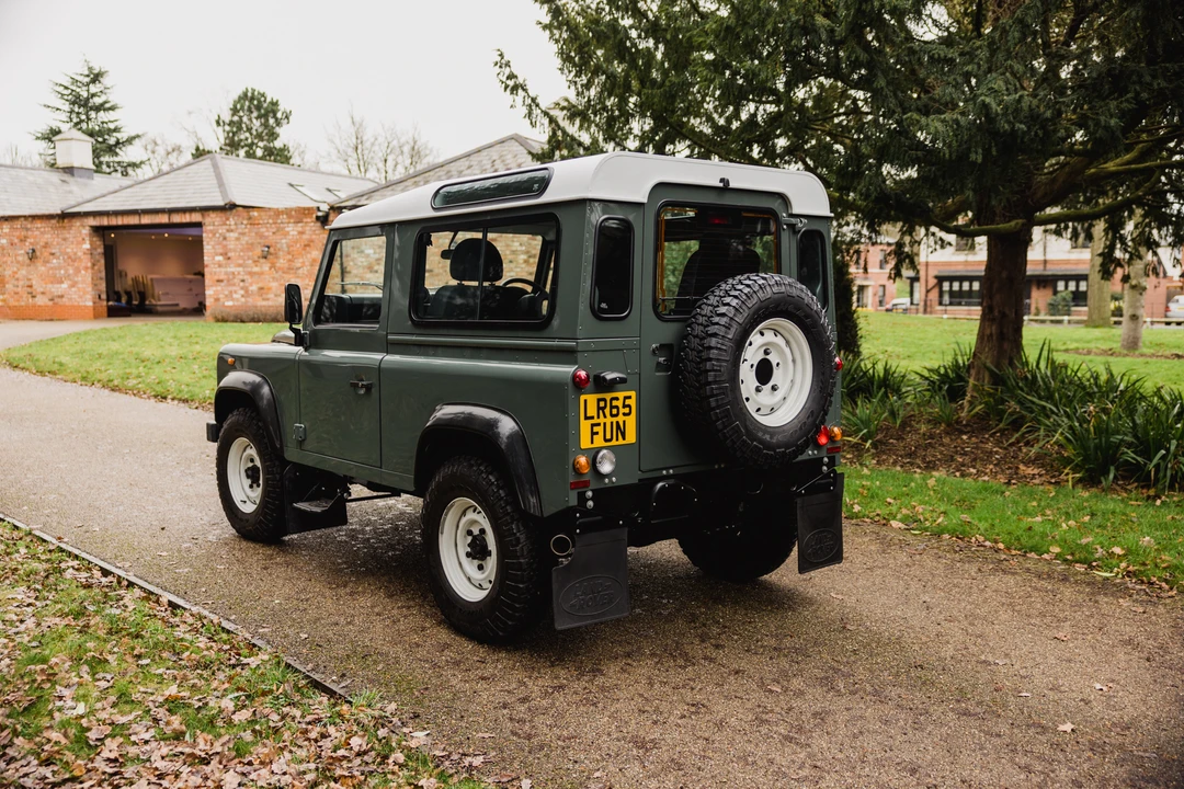 2016 Land Rover Defender 90 - Image 8 of 31