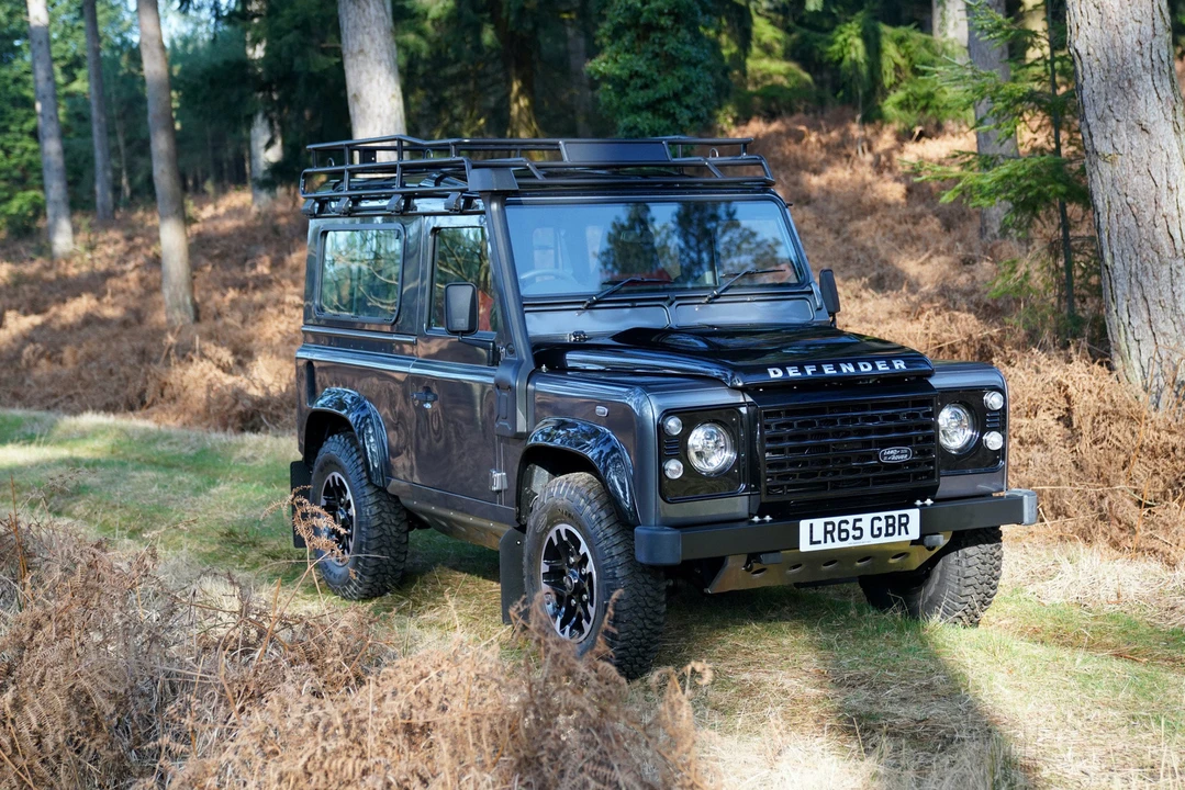 2016 Land Rover Defender 110 - Image 2 of 31