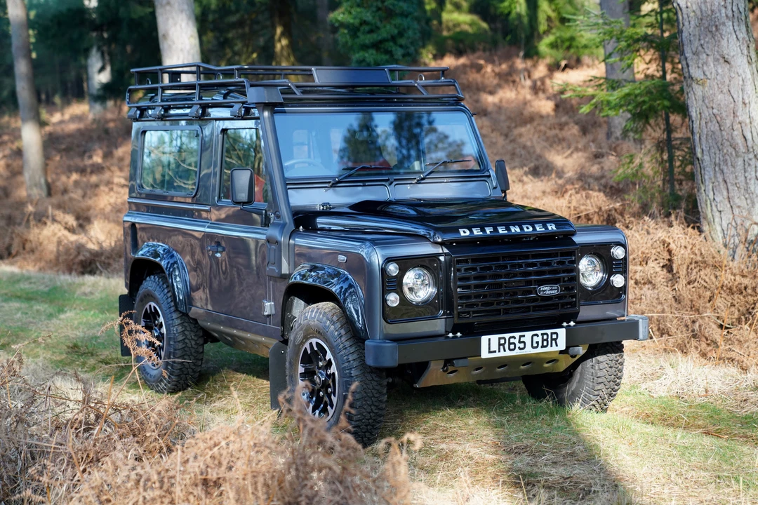 2016 Land Rover Defender 110 - Image 6 of 31