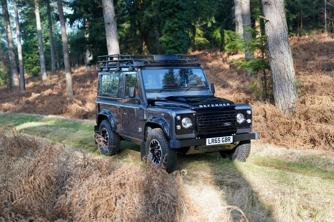 2016 Land Rover Defender 110 - Image 5 of 31