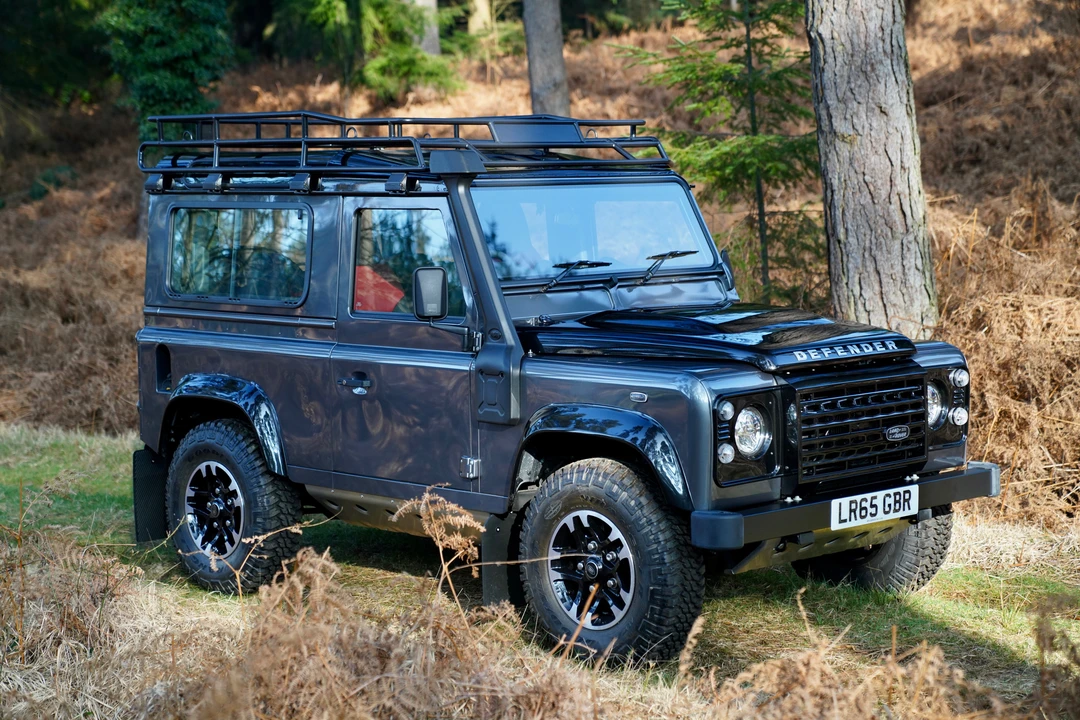 2016 Land Rover Defender 110 - Image 8 of 31