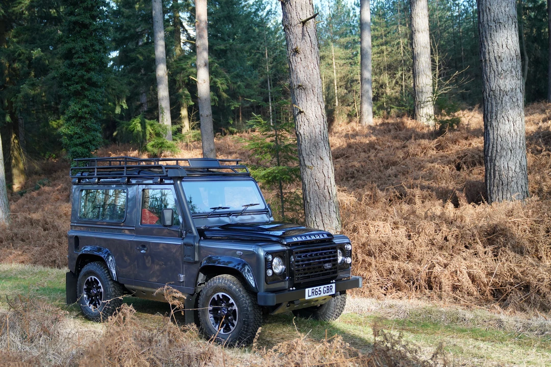 2016 Land Rover Defender 110 - Image 9 of 31