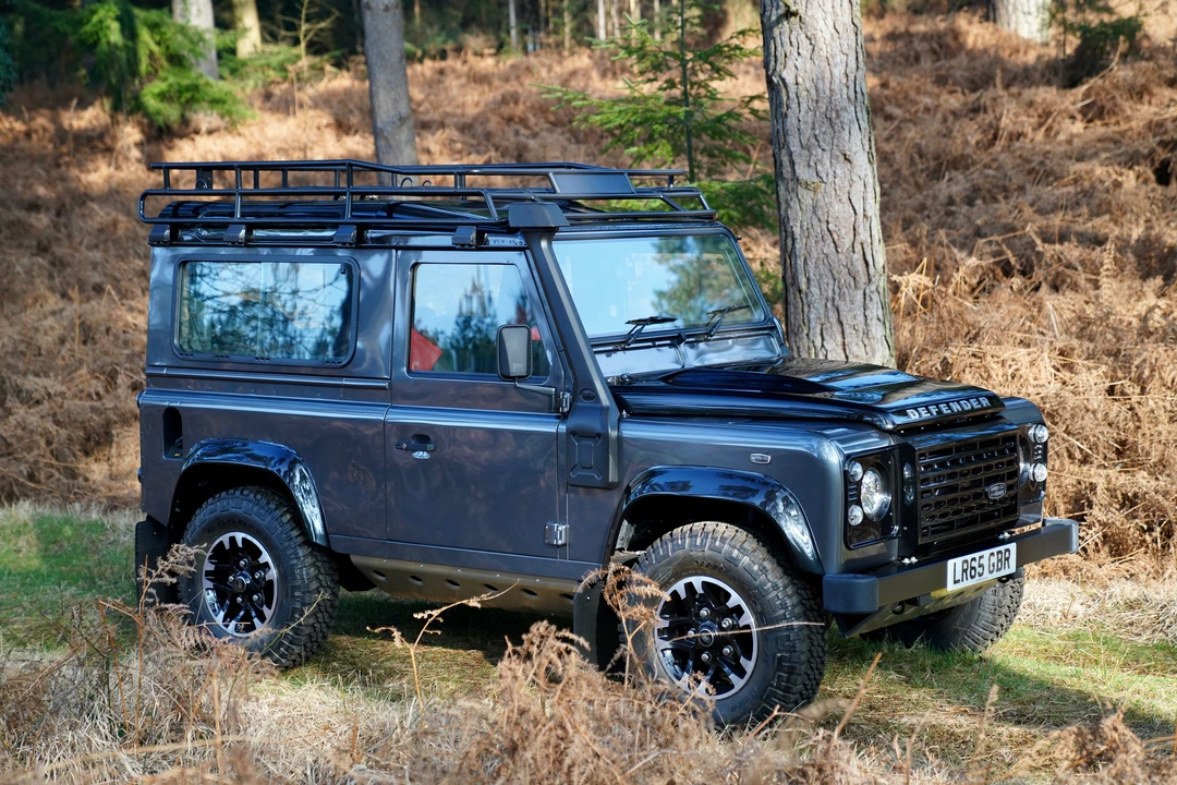 2016 Land Rover Defender 110 - Image 10 of 31