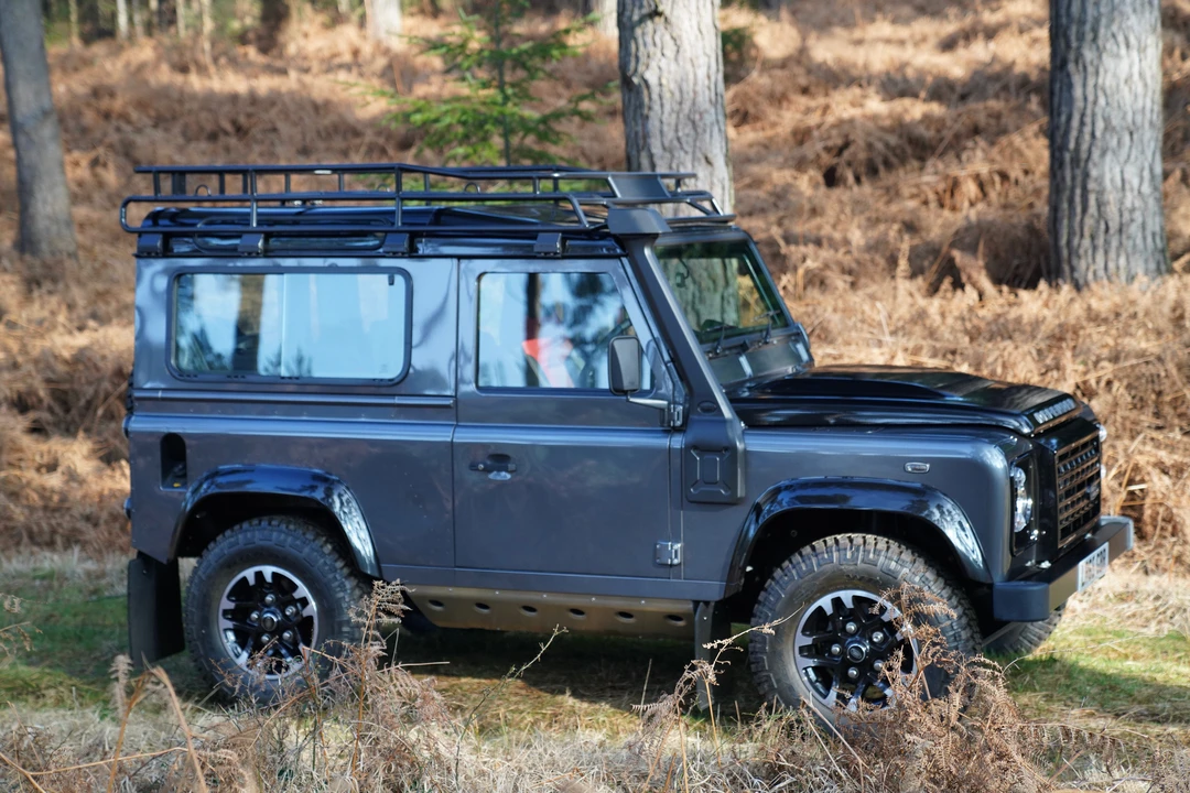 2016 Land Rover Defender 110 - Image 11 of 31