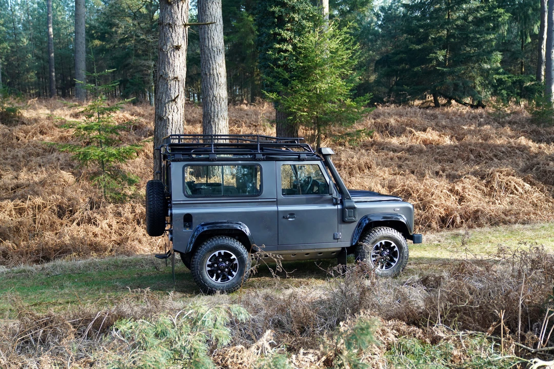 2016 Land Rover Defender 110 - Image 13 of 31