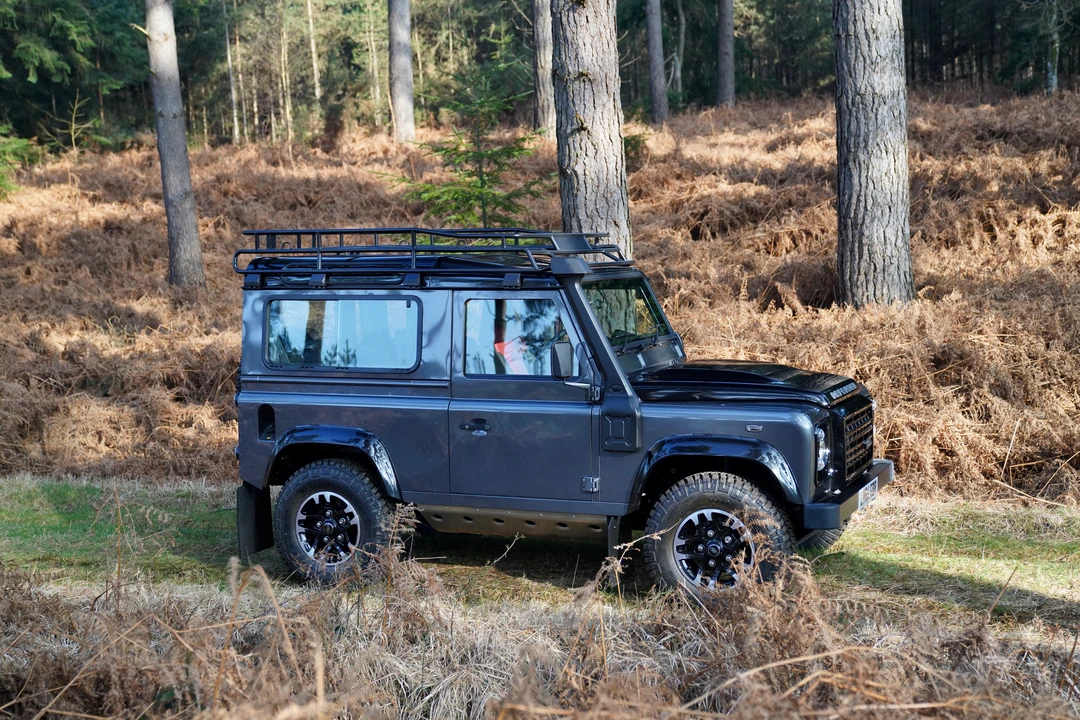 2016 Land Rover Defender 110 - Image 15 of 31