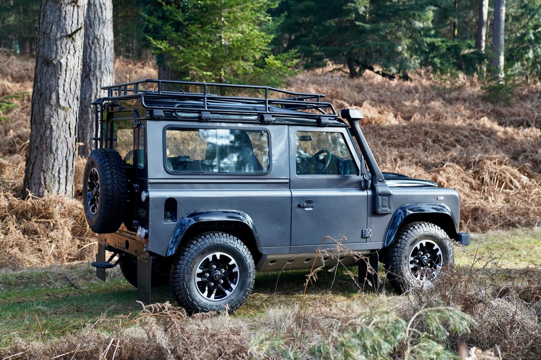 2016 Land Rover Defender 110 - Image 16 of 31