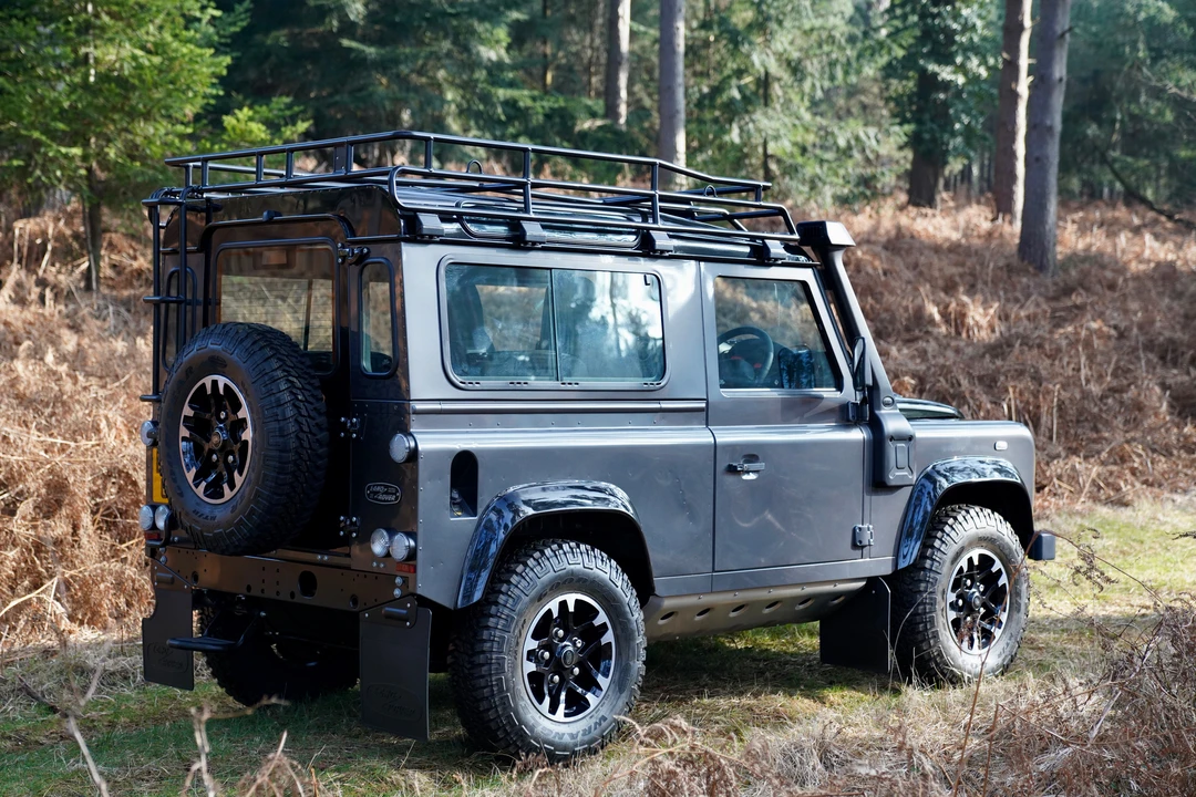 2016 Land Rover Defender 110 - Image 17 of 31