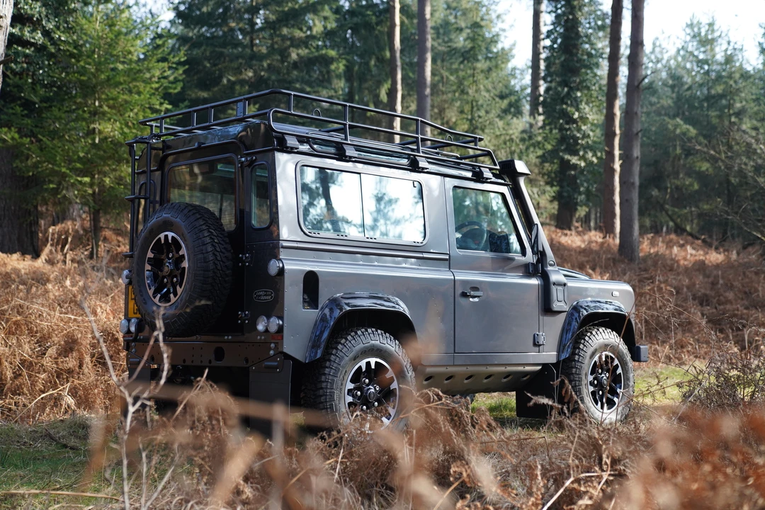 2016 Land Rover Defender 110 - Image 18 of 31