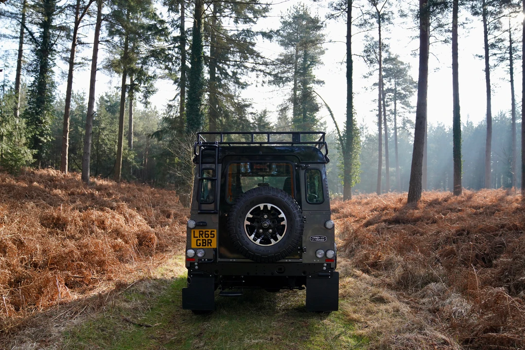 2016 Land Rover Defender 110 - Image 19 of 31