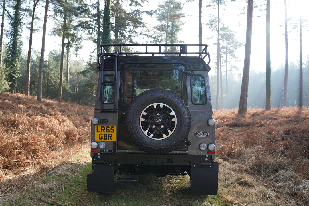 2016 Land Rover Defender 110 - Image 20 of 31