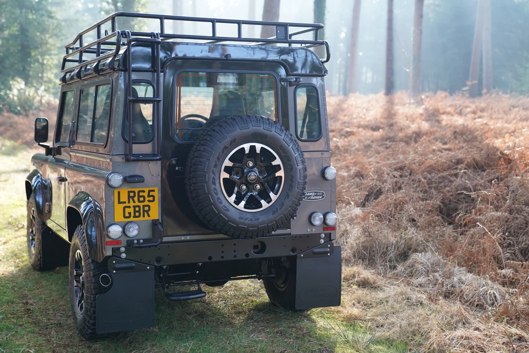 2016 Land Rover Defender 110 - Image 22 of 31