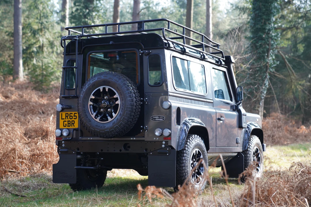 2016 Land Rover Defender 110 - Image 23 of 31