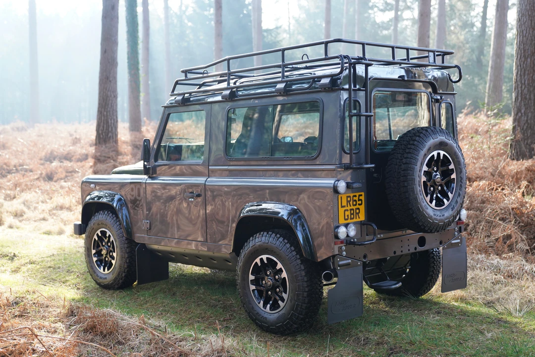 2016 Land Rover Defender 110 - Image 24 of 31