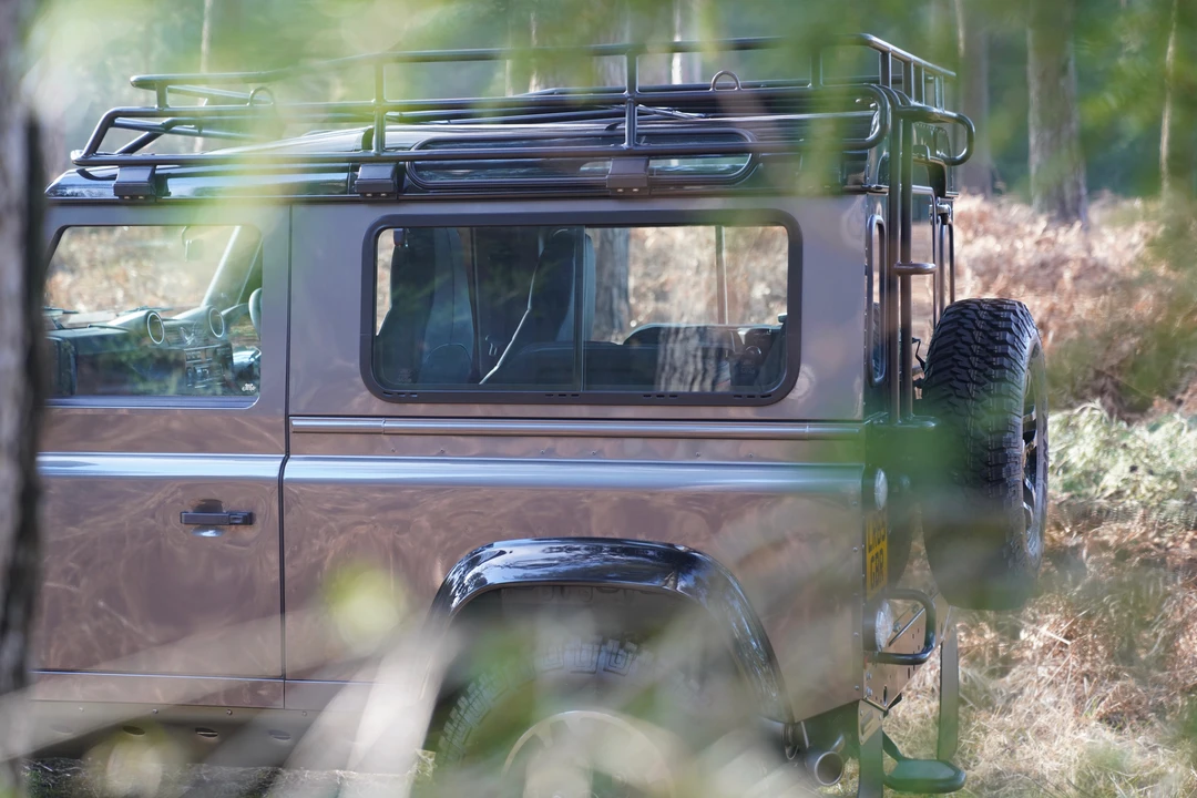 2016 Land Rover Defender 110 - Image 25 of 31