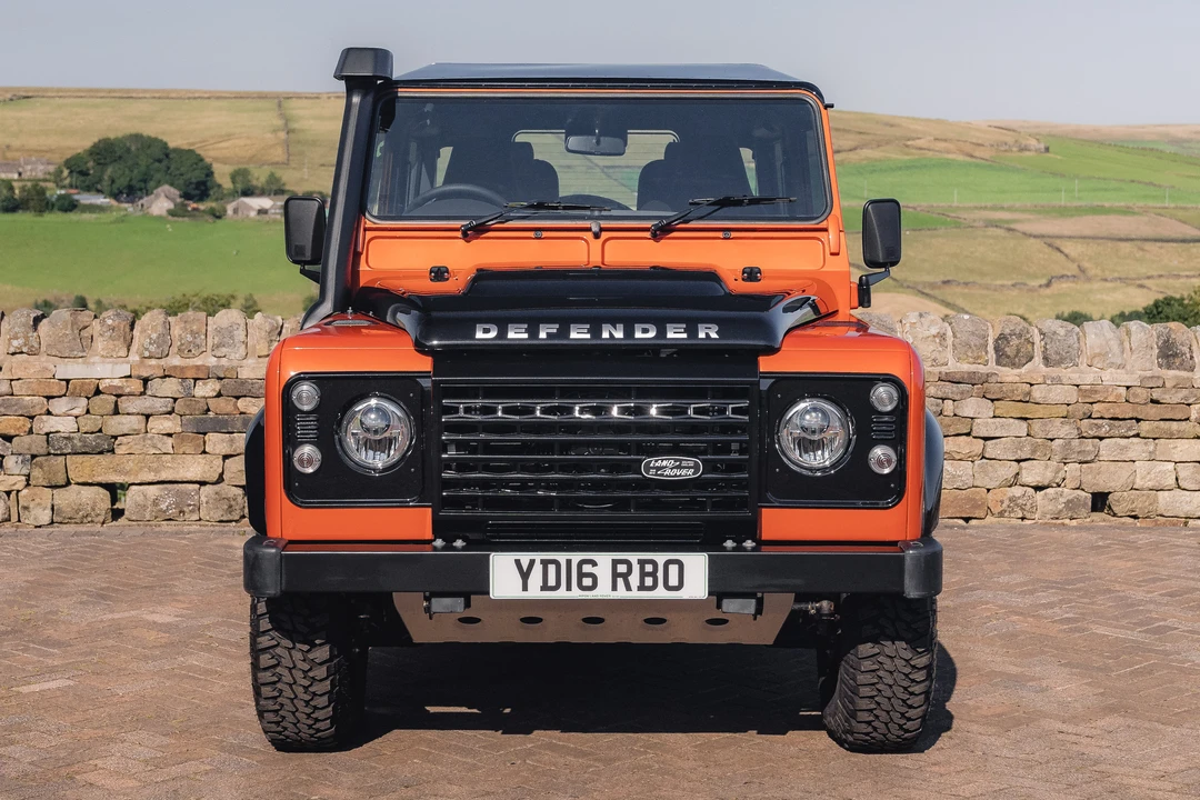 2016 Land Rover Defender 90 - Image 17 of 31