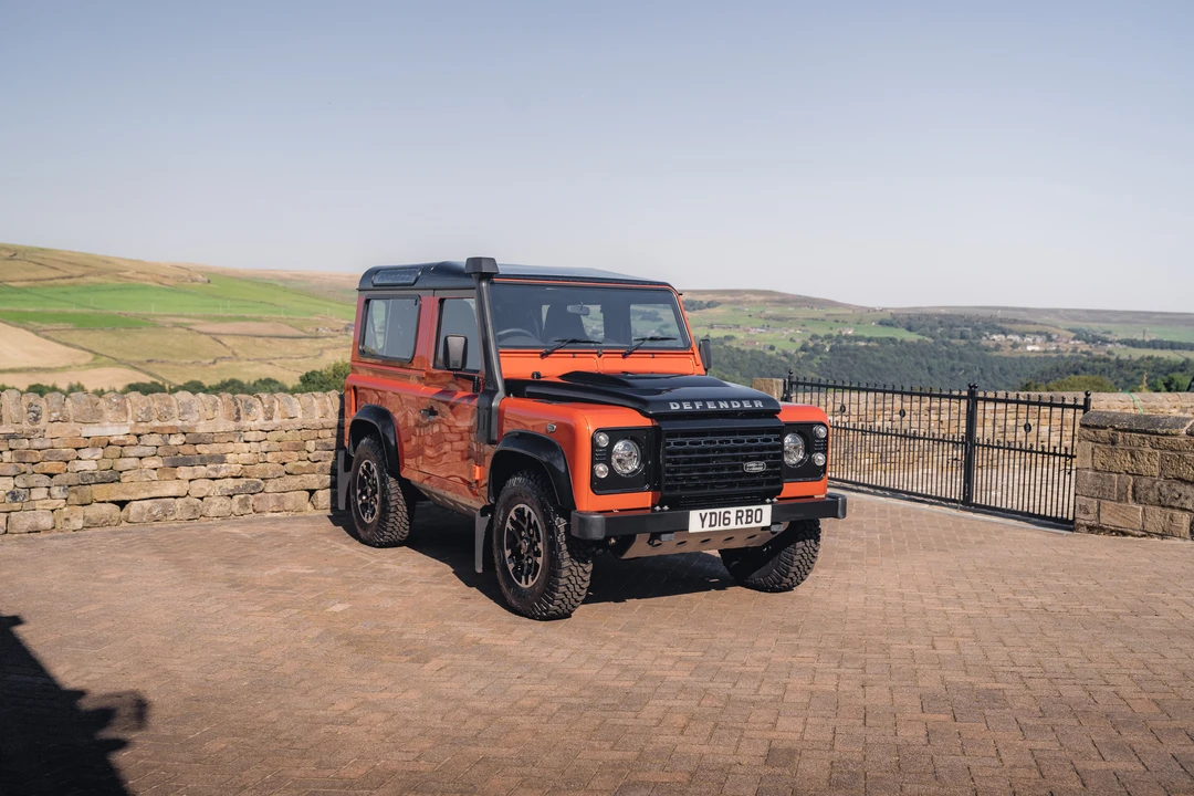 2016 Land Rover Defender 90 - Image 10 of 31
