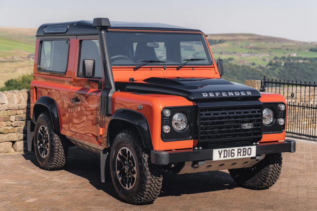 2016 Land Rover Defender 90 - Image 25 of 31