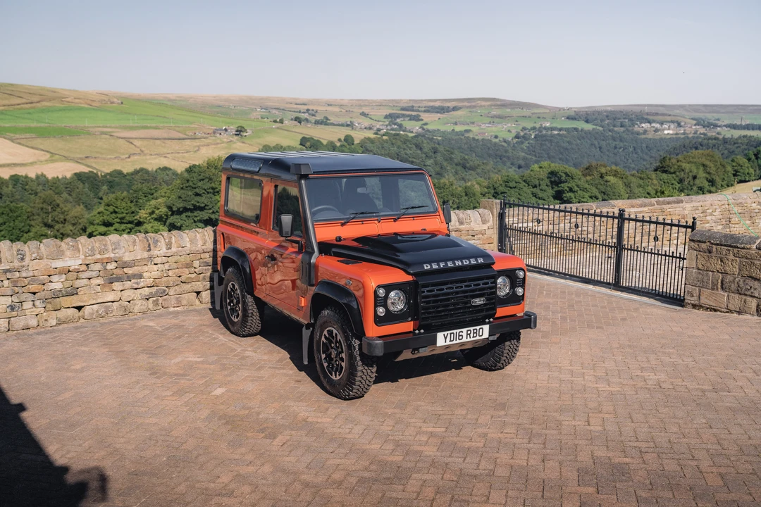 2016 Land Rover Defender 90 - Image 16 of 31