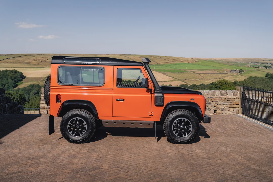 2016 Land Rover Defender 90 - Image 15 of 31