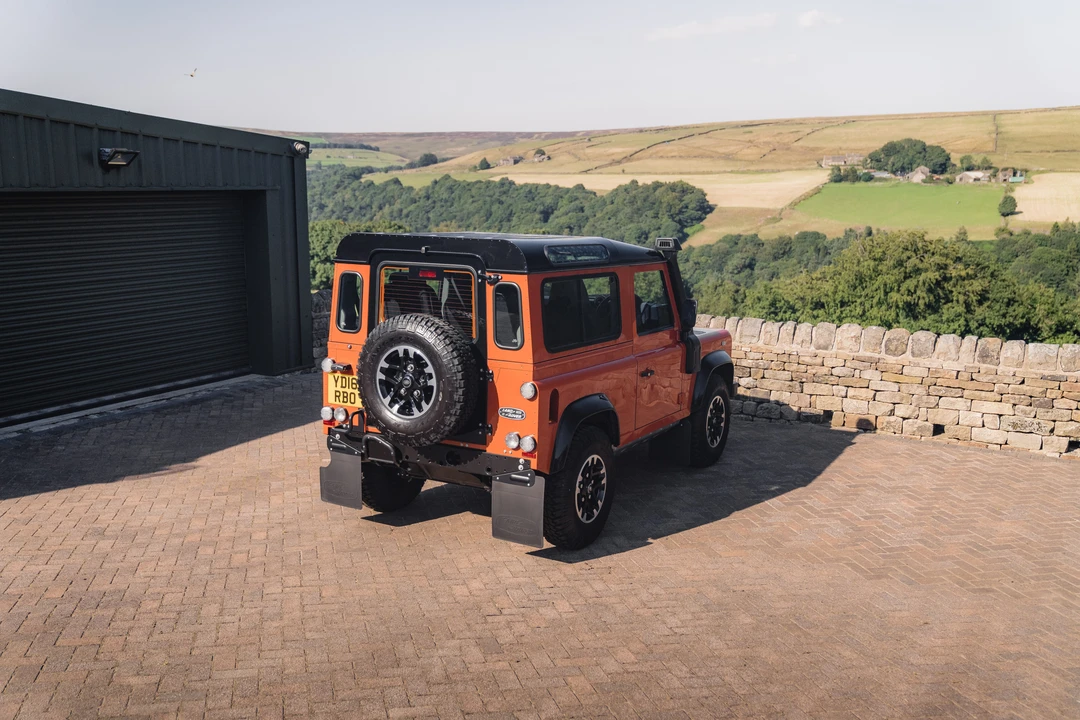 2016 Land Rover Defender 90 - Image 14 of 31