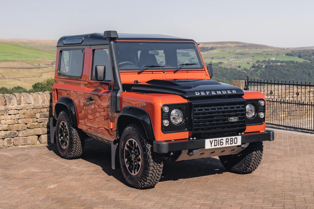 2016 Land Rover Defender 90 - Image 2 of 31