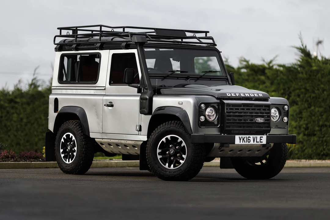 2016 Land Rover Defender 90 - Image 2 of 31