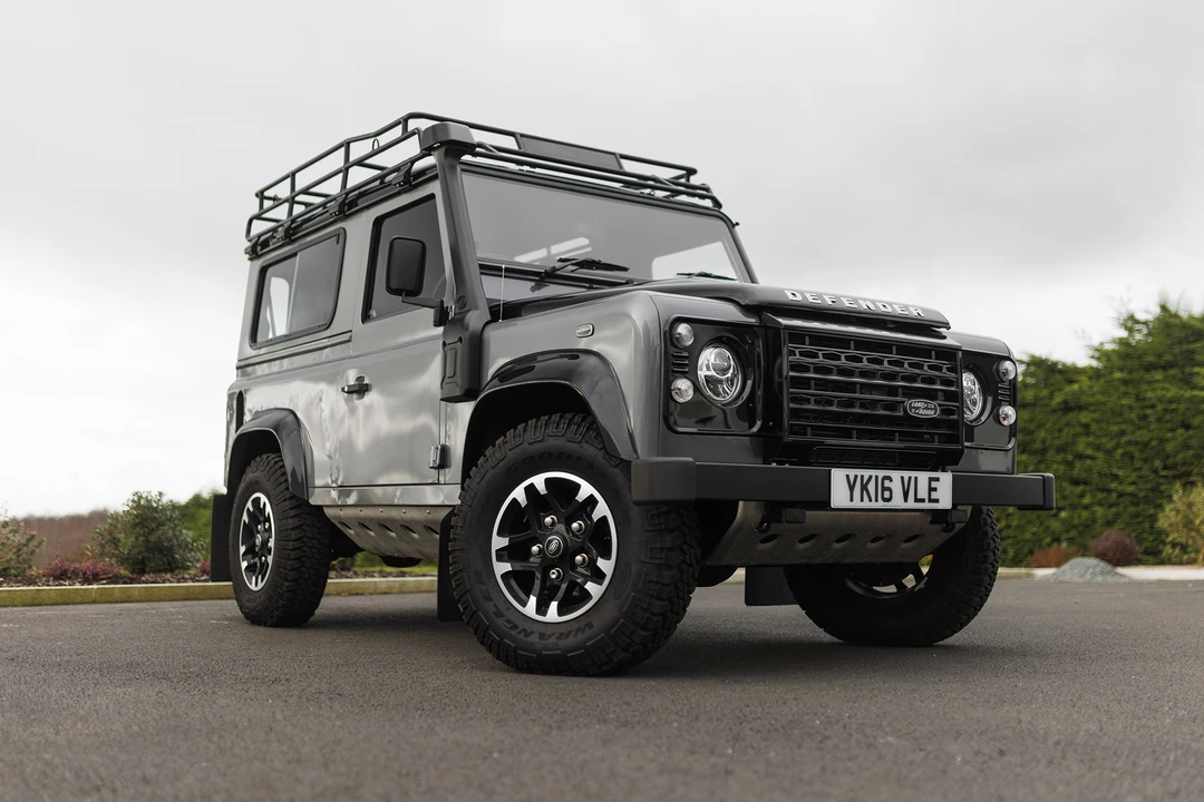 2016 Land Rover Defender 90 - Image 10 of 31