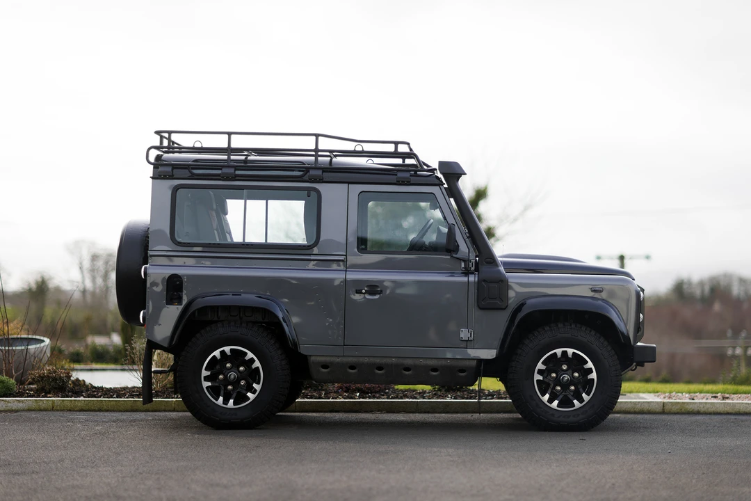 2016 Land Rover Defender 90 - Image 9 of 31