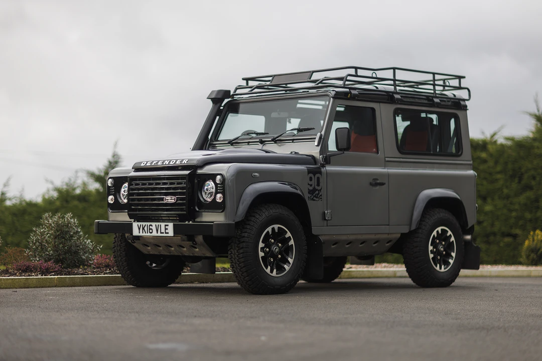 2016 Land Rover Defender 90 - Image 4 of 31