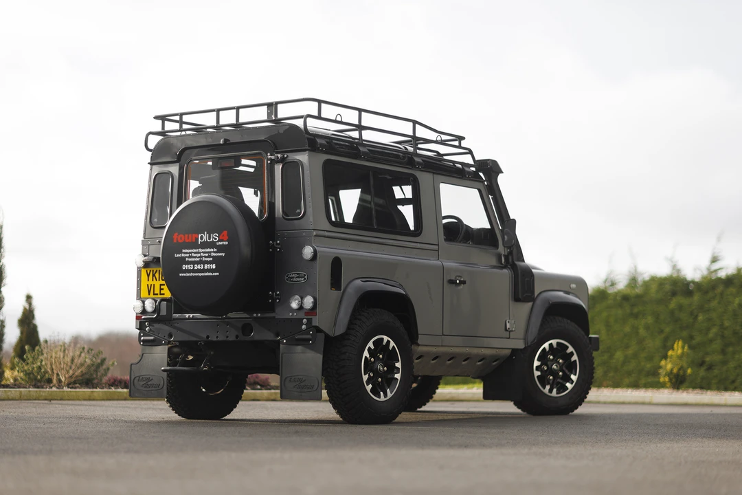 2016 Land Rover Defender 90 - Image 8 of 31