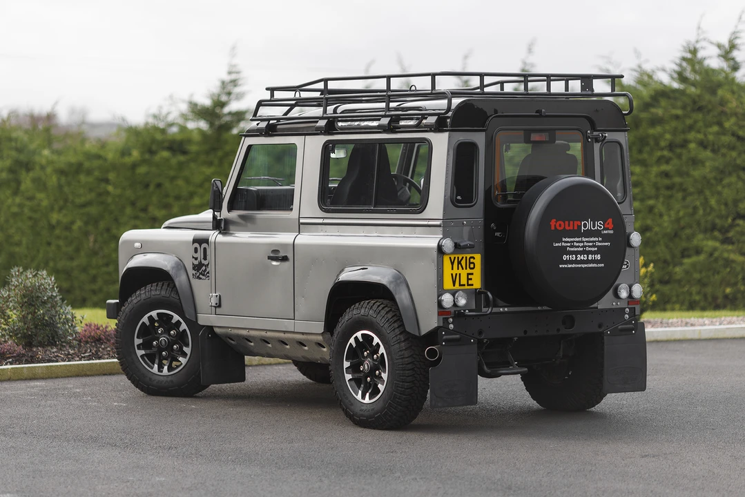 2016 Land Rover Defender 90 - Image 6 of 31